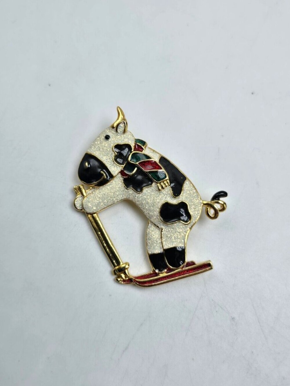 NWT 00's Holiday Lane Skiing Cow Brooch Christmas Enamel Sparkle Gold Tone Lapel